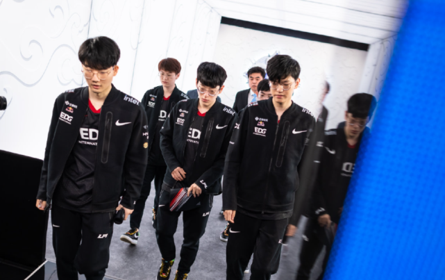 将比分咬得 将比分咬得